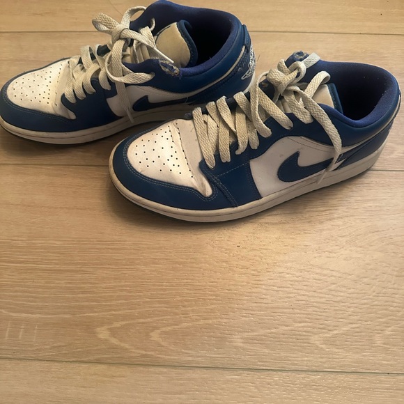 Blue and White dunks - Picture 2 of 4
